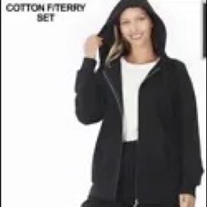 Zenana 2-piece set. Black full zip hoodie and black joggers. women’sSz:4-6. BNWT